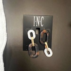 Gold Brown Resin Link Drop Tower